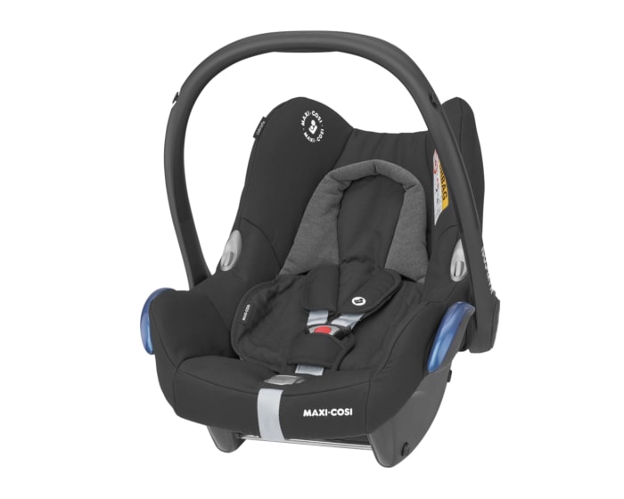 8617672110_2020_maxicosi_carseat_babycarseat_cabriofix_black_essentialblack_3qrtleft