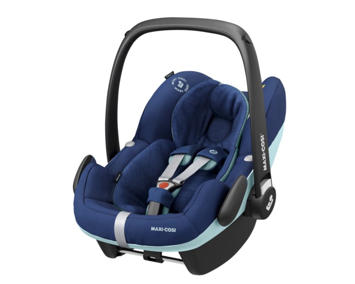 8799720110_2020_maxicosi_carseat_babycarseat_pebbleproisize_blue_essentialblue_3qrtleft