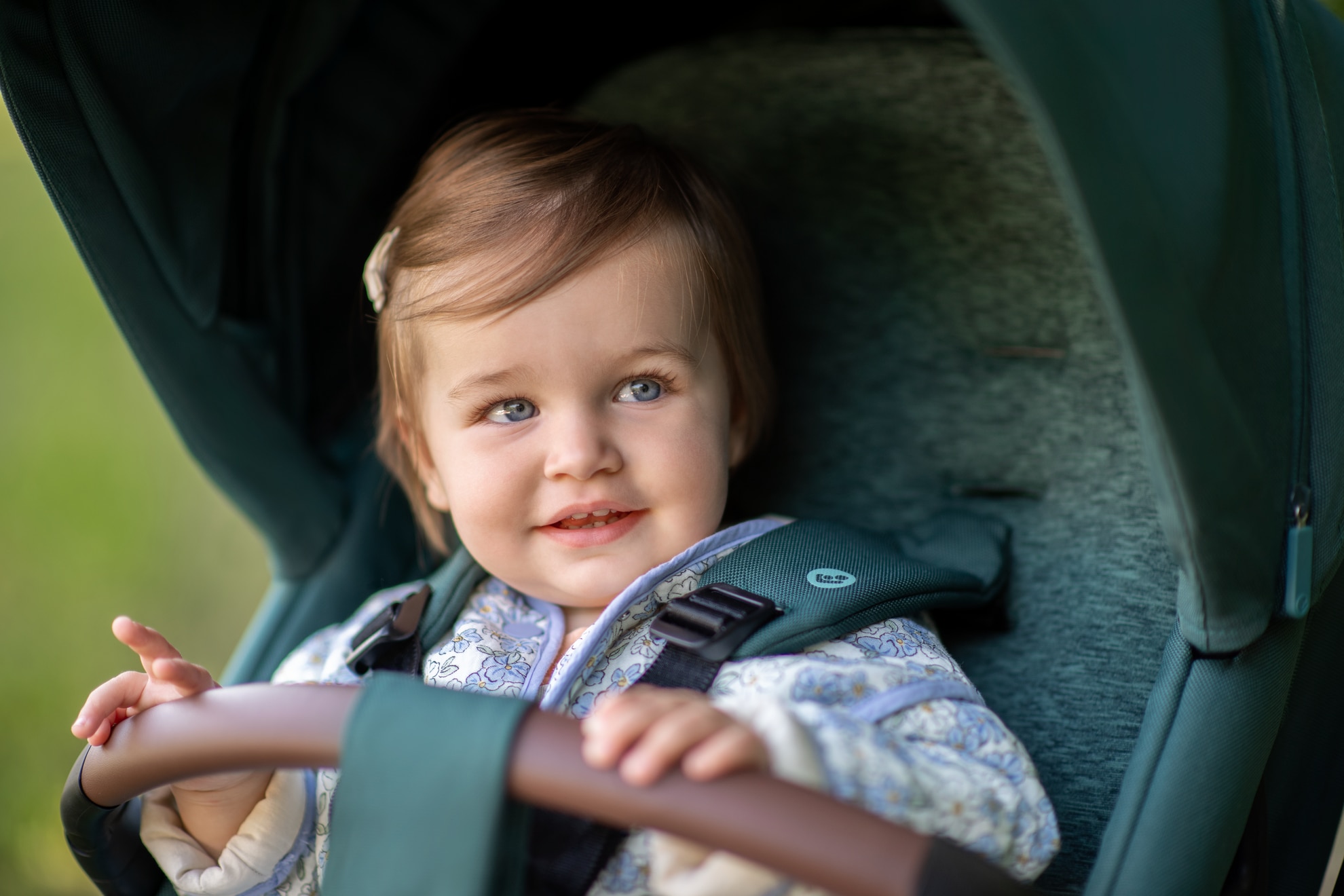 When can a baby sit front outlet facing in a car seat