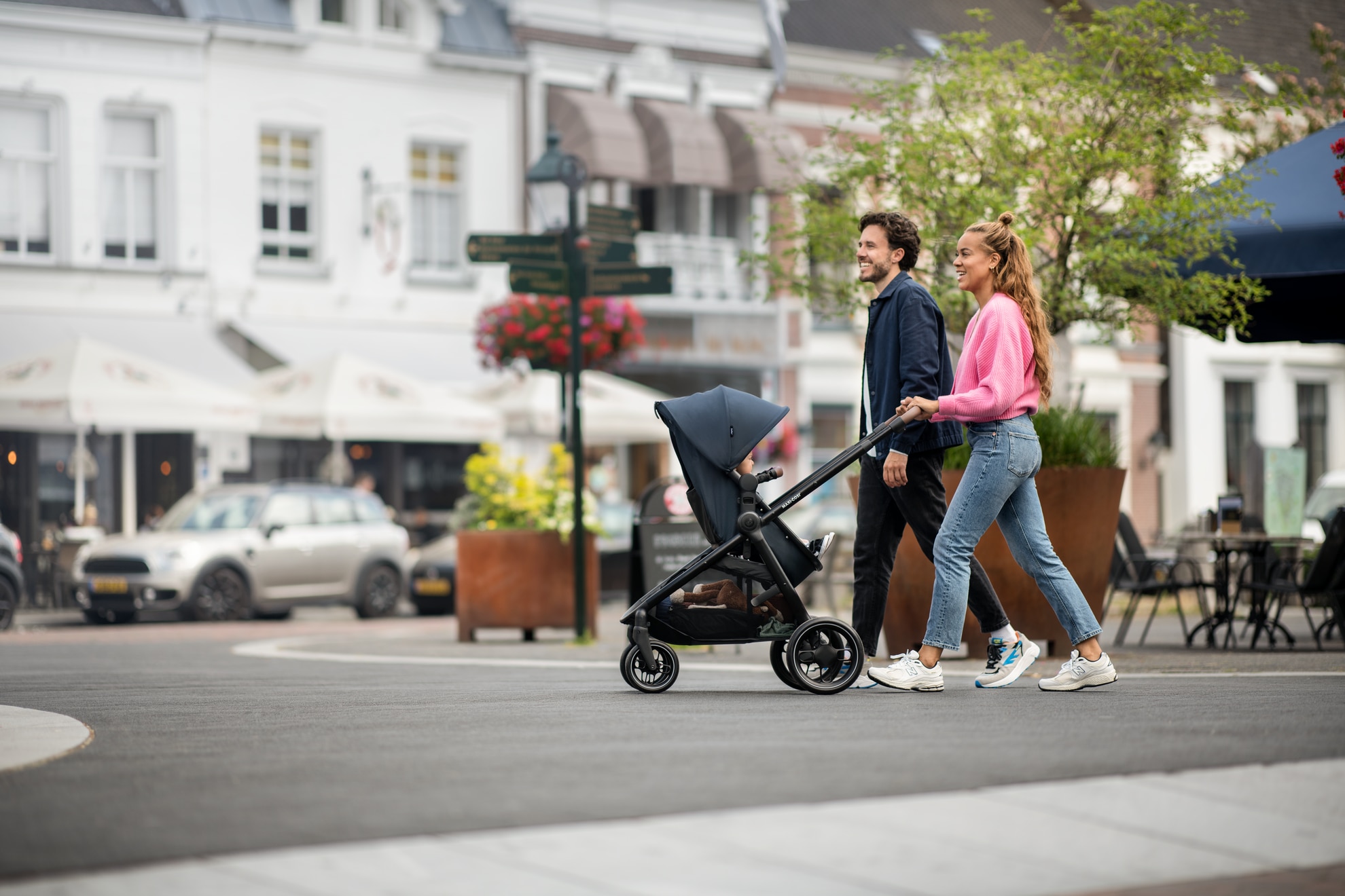 parent and world facing pram